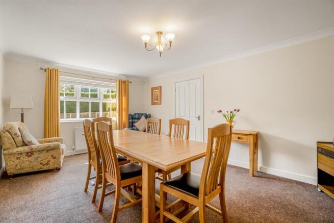 5 bed Detached for sale Image 5