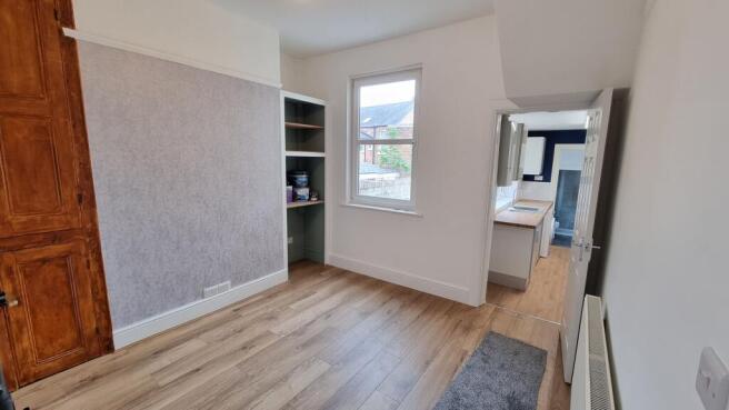 3 bed Terraced to rent Image 5