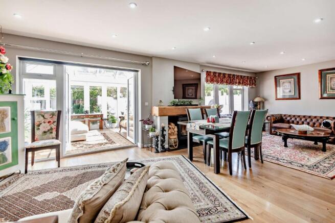 Dining/Sitting Area