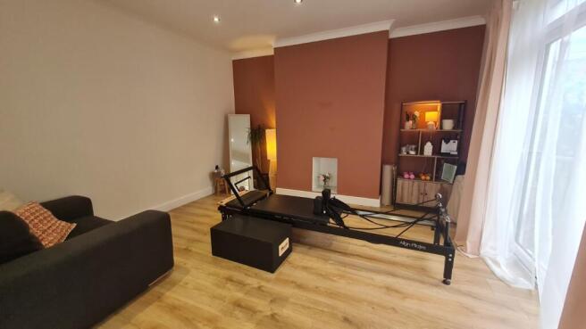 3 bed Semi-Detached to rent Image 6