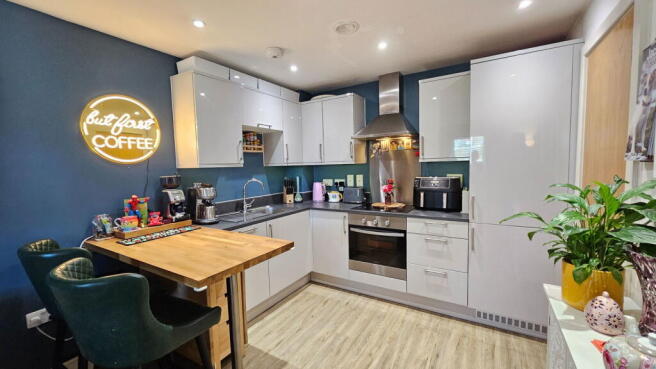 Apus House, Francis Close, Thatcham, RG18 3GQ photo 4