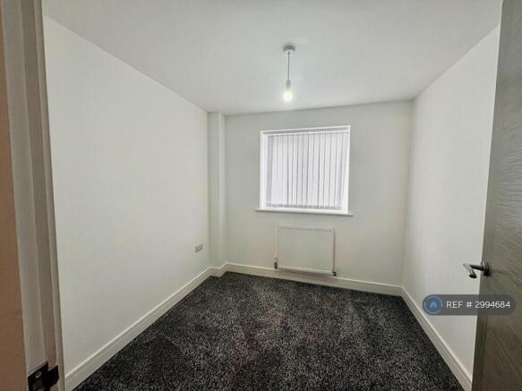 4 bed Semi-Detached to rent Image 7