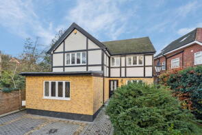 92, Grange Gardens, Pinner HA5 5QF
