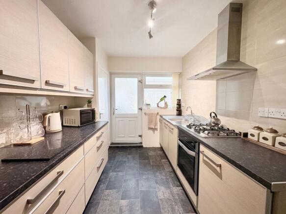 3 bed Semi-Detached Bungalow for sale Image 9