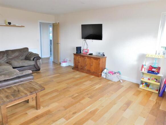 LIVING ROOM 1.JPG