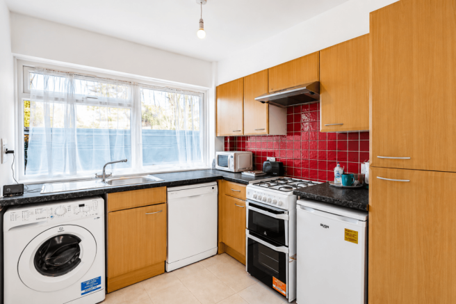 2 bed flat to rent Chatsworth Road, London CR0