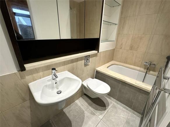1 bed Apartment to rent Image 6