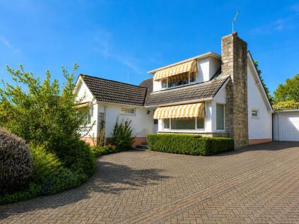 Jesmond Avenue, Highcliffe, Christchurch, Dorset, BH23