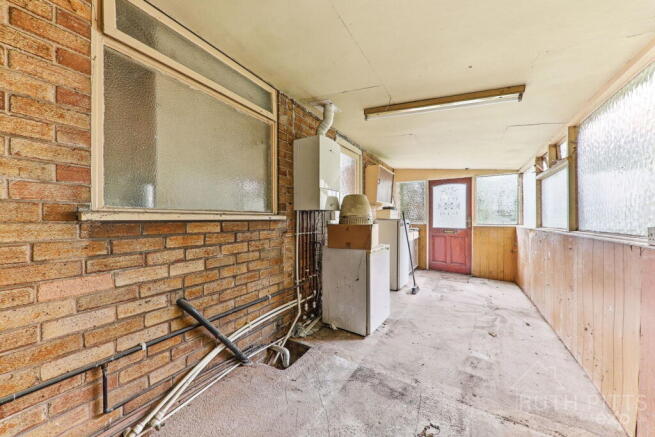 5 bed Detached for sale Image 12