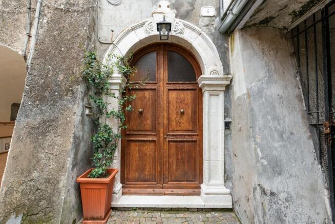 Piazza door