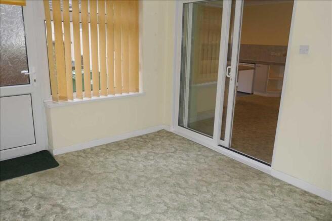 GARDEN/SITTING ROOM: