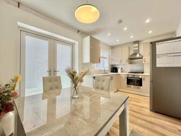 KITCHEN DINER