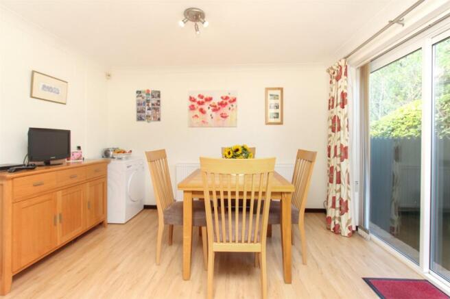 06 Dining Area