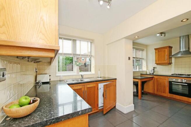 3 bed Semi-Detached for sale Image 4