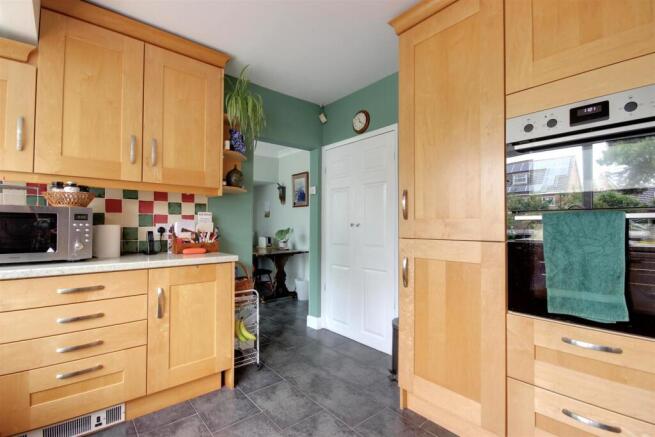 4 bed Detached Bungalow for sale Image 8