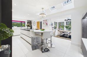 43, Thanet Lee Close, Burnley BB10 4TX