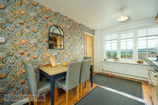 4 bed Semi-Detached for sale Image 7