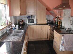 FITTED KITCHEN