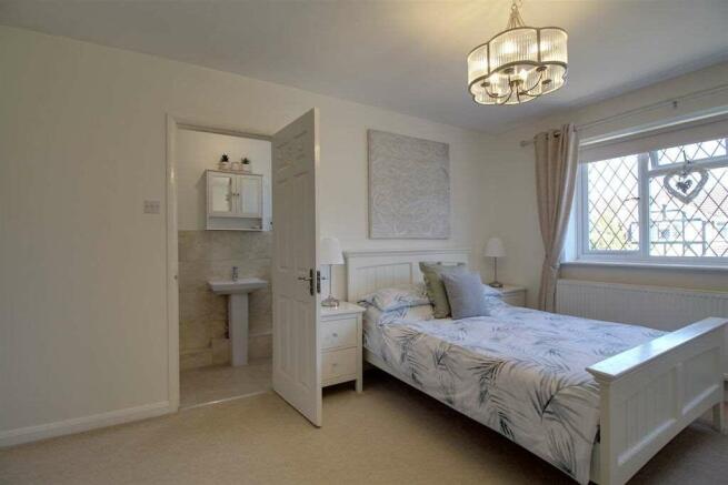 Ensuite to Bed 1