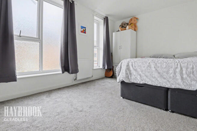 4 bed Semi-Detached for sale Image 9