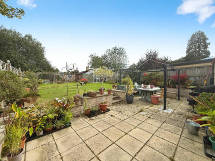 Berkeley Lawns, Swindon, SN3 1