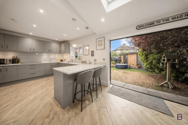 4 bed Semi-Detached for sale Image 10