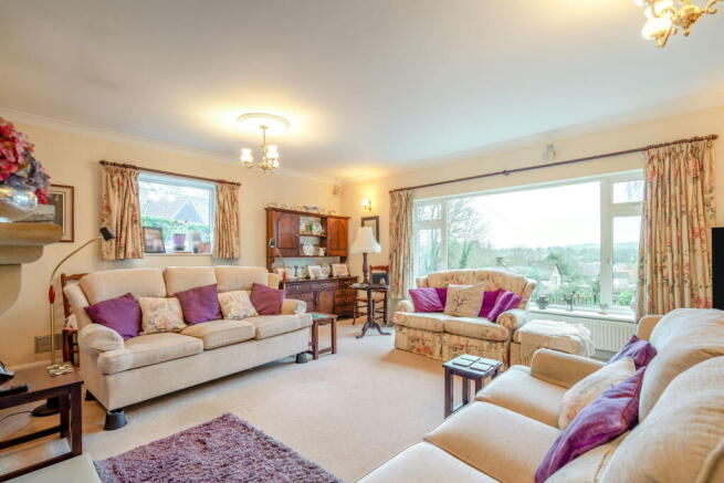 5 bed Detached for sale Image 3