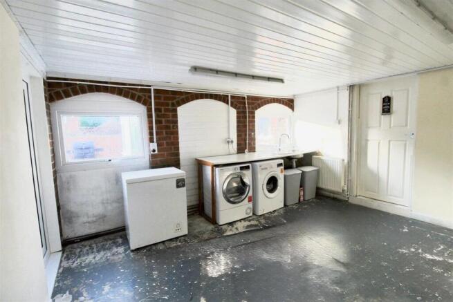 4 bed Semi-Detached for sale Image 11