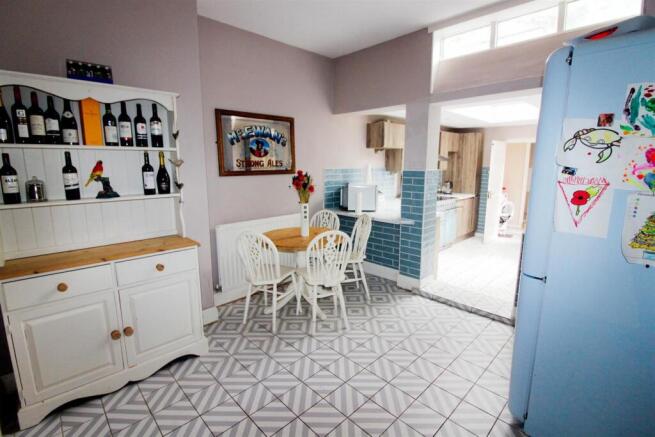 4 bed Semi-Detached for sale Image 8