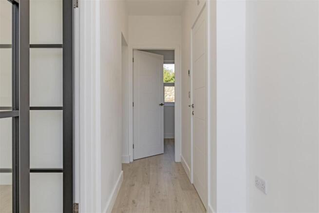 4 bed Detached for sale Image 7