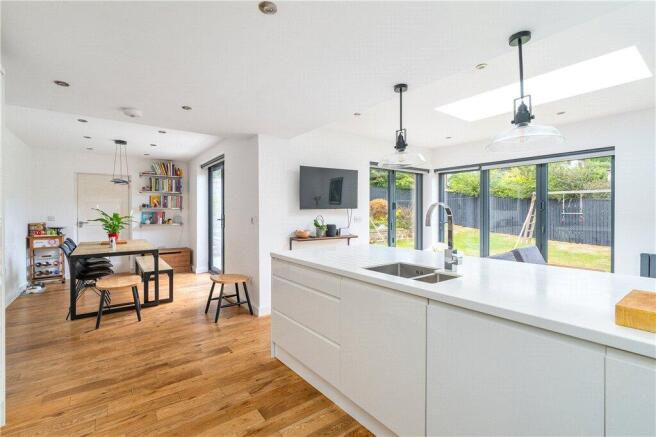 4 bed Detached for sale Image 7