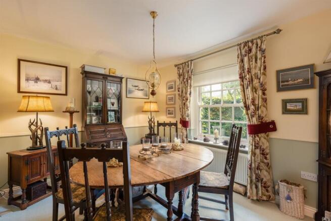4 bed House for sale Image 4
