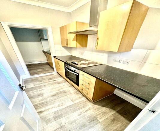 2 bed Semi-Detached to rent Image 6