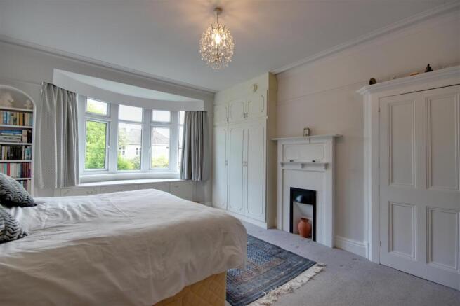 5 bed Semi-Detached for sale Image 11