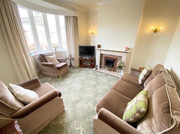 lounge 1.jpg