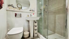 Flat 5, Davis Court, Biscoe Way, Wokingham RG40 2FN