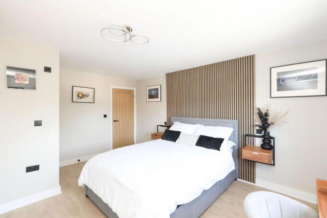 4 bed Town House for sale Image 11