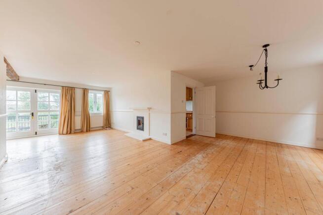 Living/Dining Room (2)