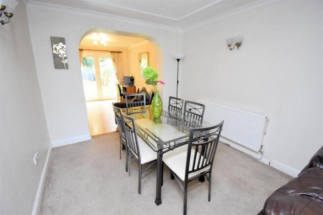 DINING ROOM.jpg