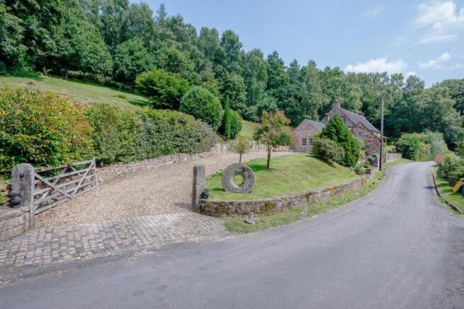 Approach to Blackwall Farm House