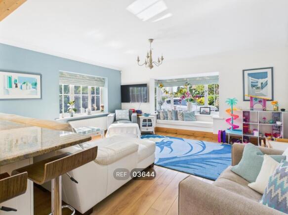 4 bed Detached to rent Image 7