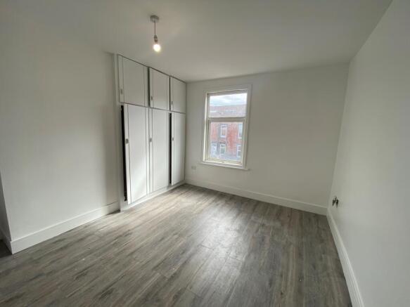 2 bed House to rent Image 4