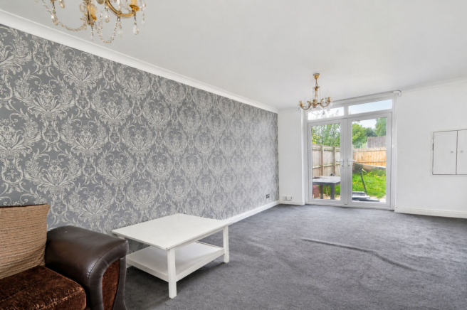 2 bed Terraced to rent Image 4
