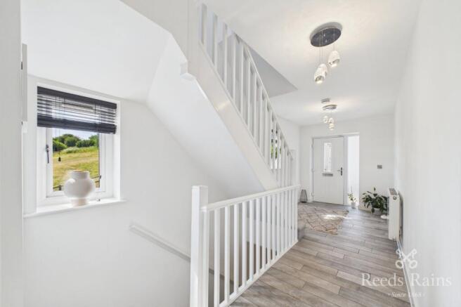 4 bed Detached for sale Image 5
