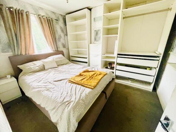 3 bed Terraced for sale Image 12