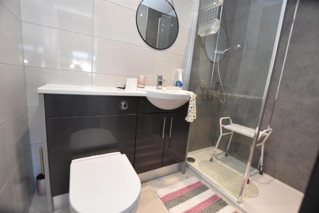 ensuite.JPG