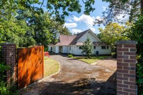 42, Moorlands Road, Ferndown BH22 0JW