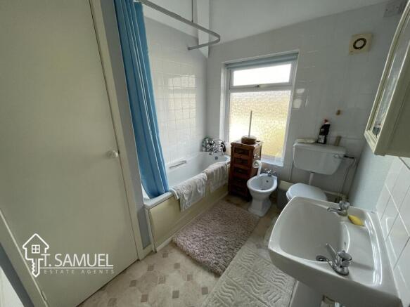 Bathroom A.JPG