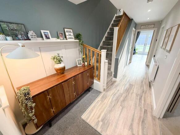 5 bed Detached for sale Image 5