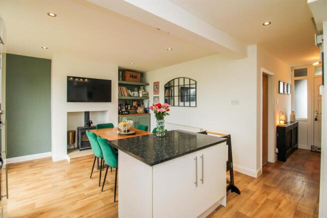 3 bed Semi-Detached for sale Image 5